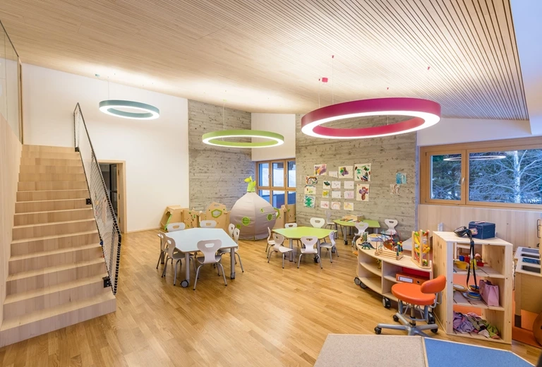 Yaşa özgü aydınlatma tasarımının okullar için önemi